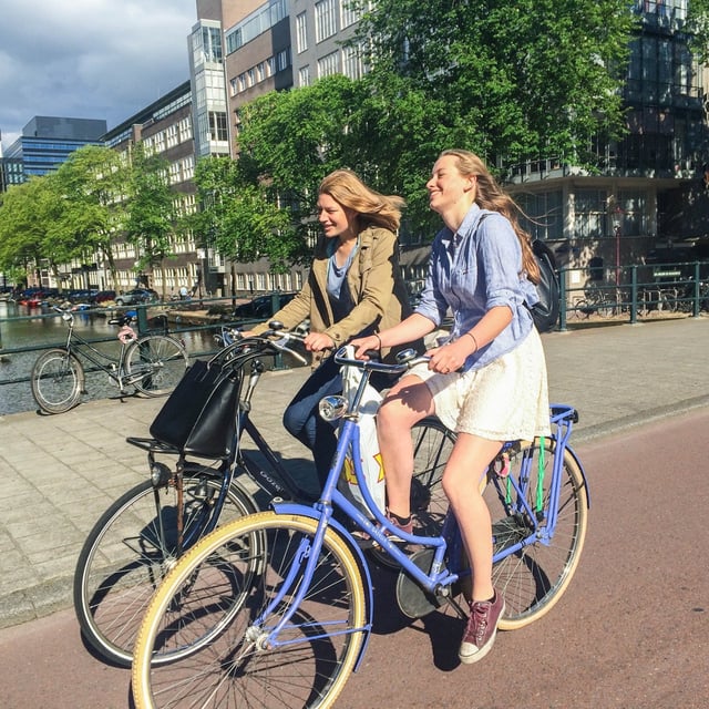 Amsterdam_BikingTogether.jpg