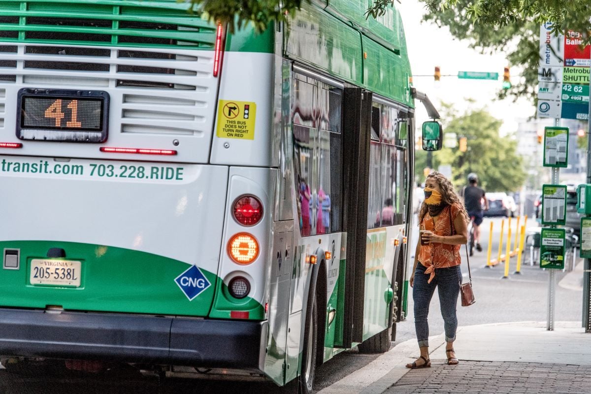 art-bus-woman-with-mask