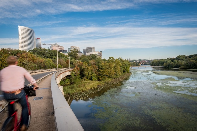 bike-to-rosslyn-potomac.jpg