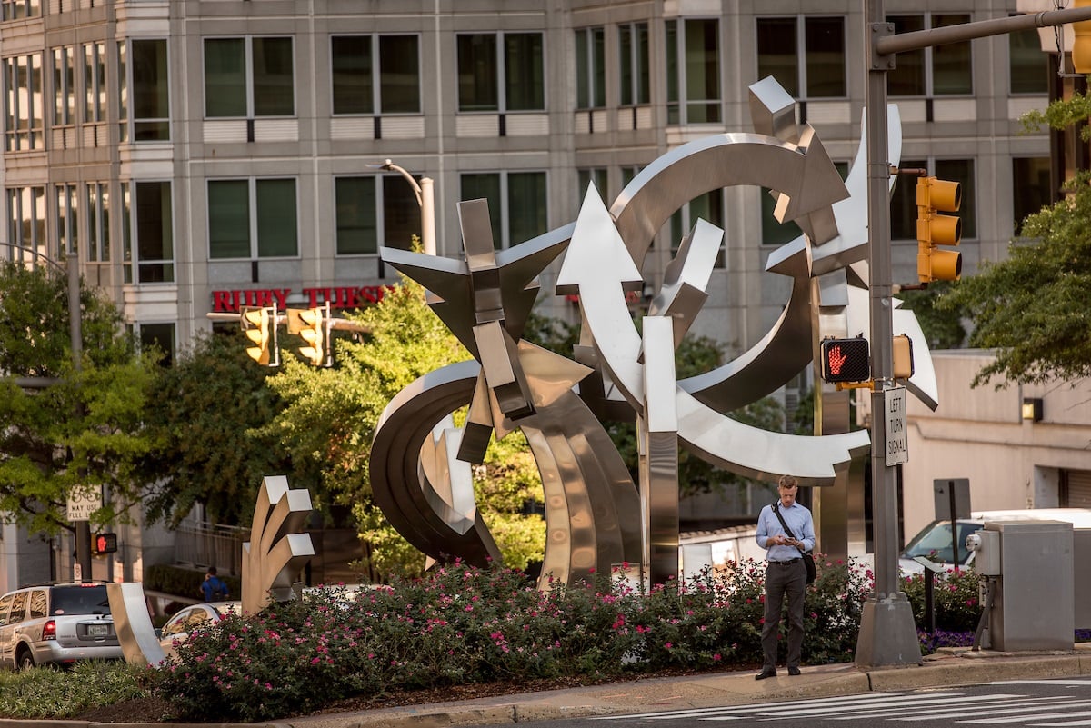 man-under-walk-signal-in-rosslyn