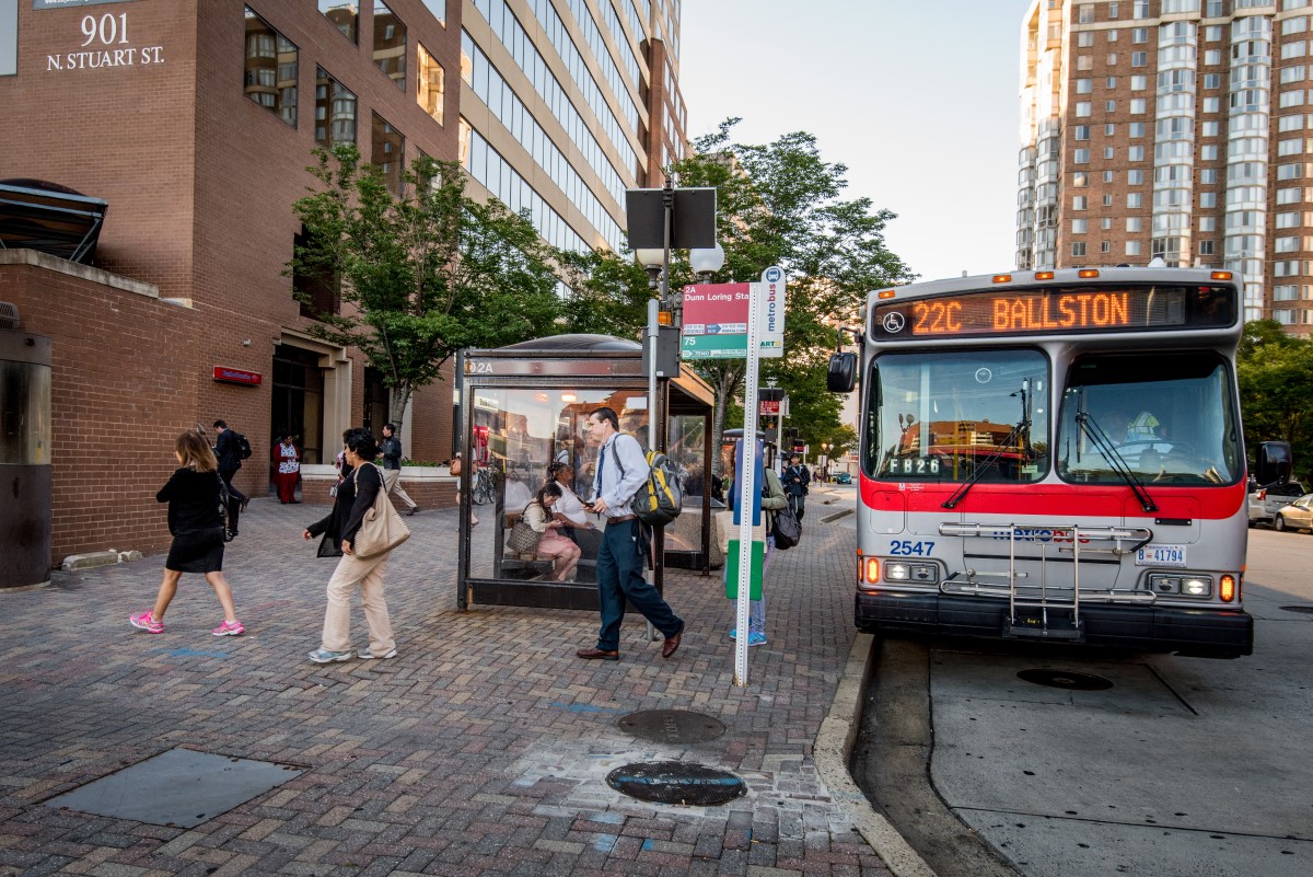 metrobus-passengers-existing-ballston-22c