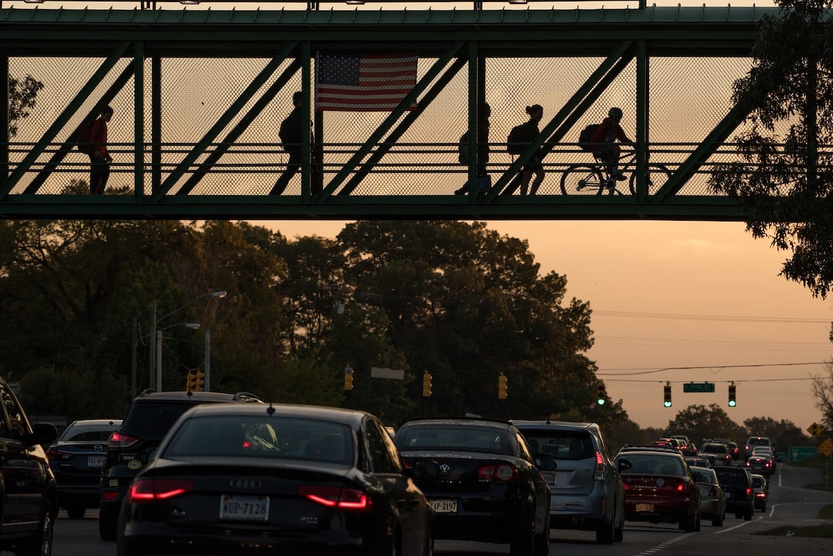 pedestrians-on-bridge-in-arlington