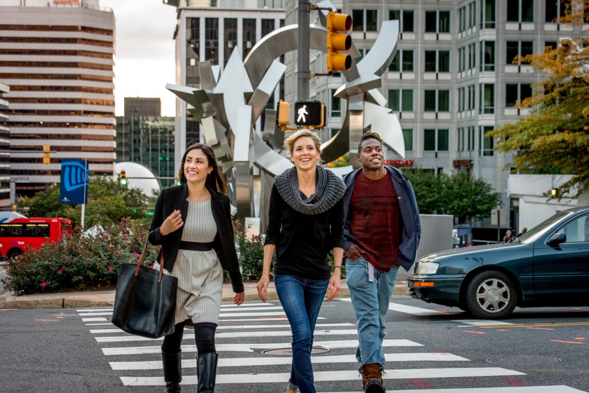 people-walking-rosslyn-street