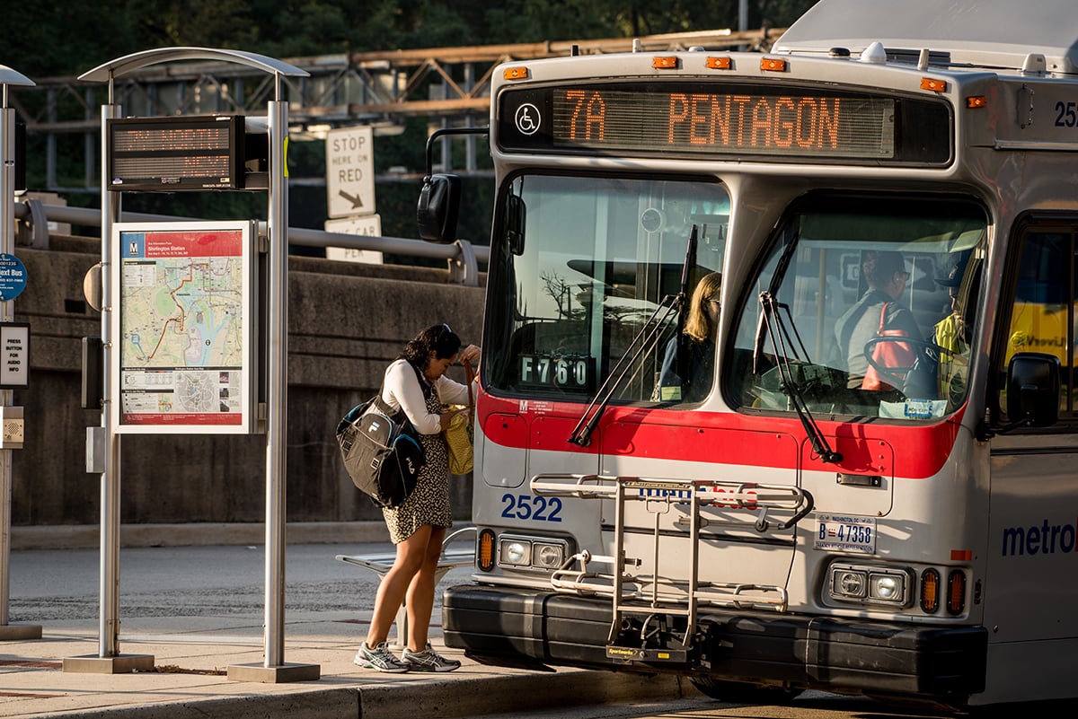 woman-metrobus-pentagon