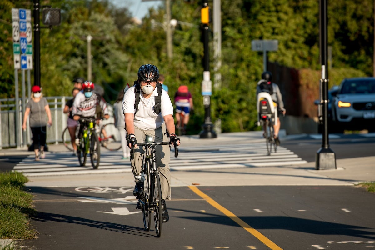 biking-in-rosslyn