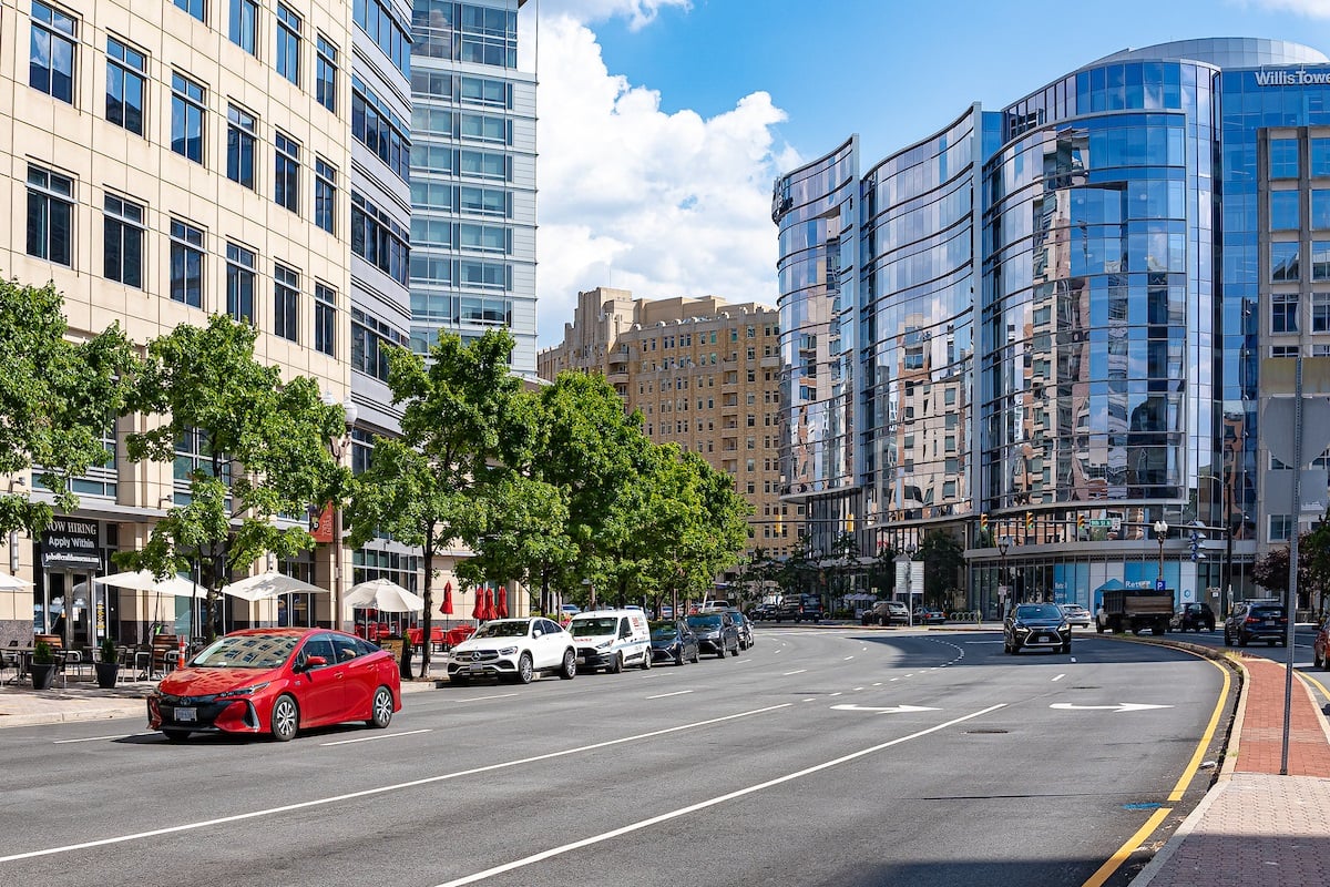 cars-parked-by-westin-ballston