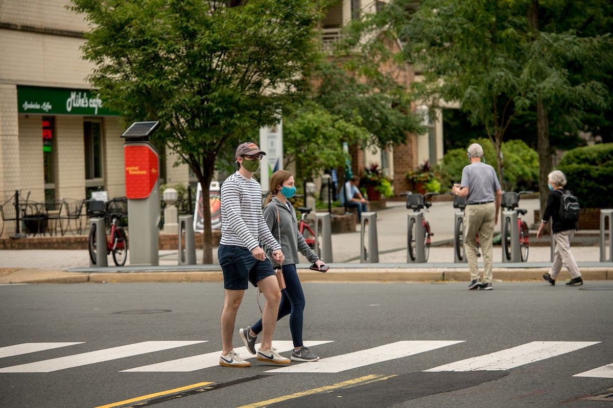 couple-walking-in-ballston