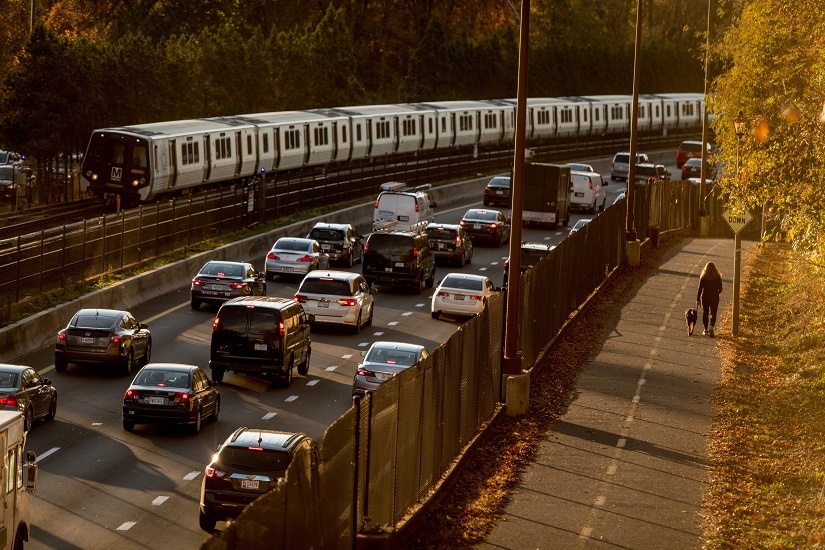 metro-cars-trail-on-i66