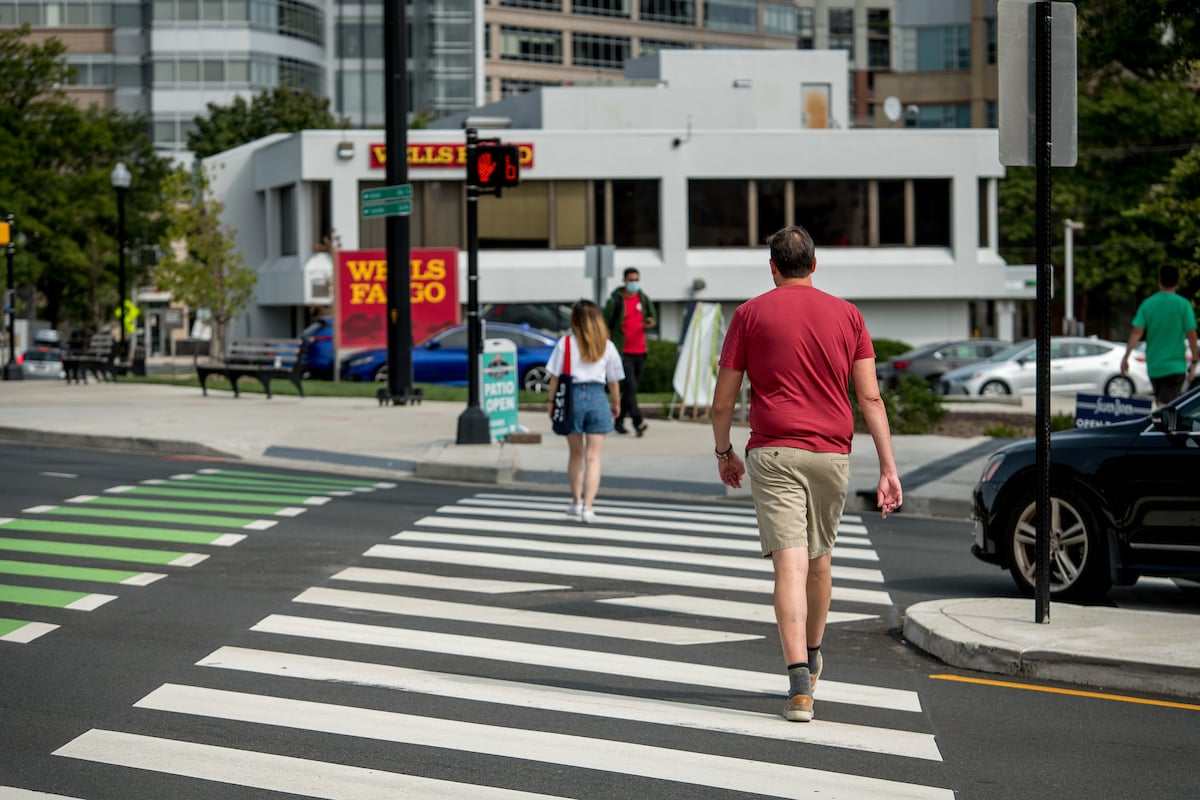 people-walking-crossroads-clarendon